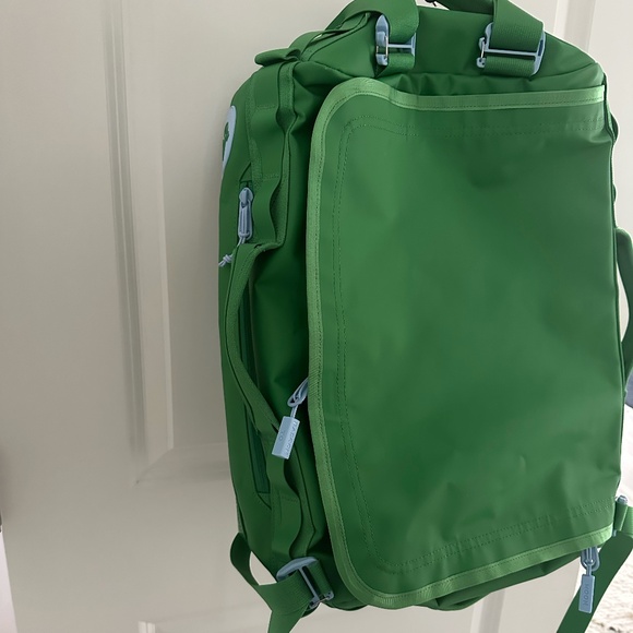 Baboon to the Moon x Drunk Elephant ◡̈ Limited Edition Green Go-Bag Mini 32L - Picture 2 of 15